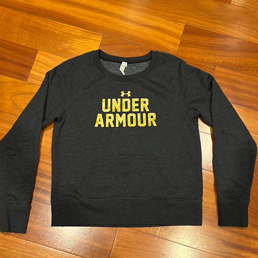 Under Armour sweatshirt with front pocket